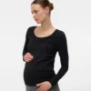 Top slim fit con scollo a U